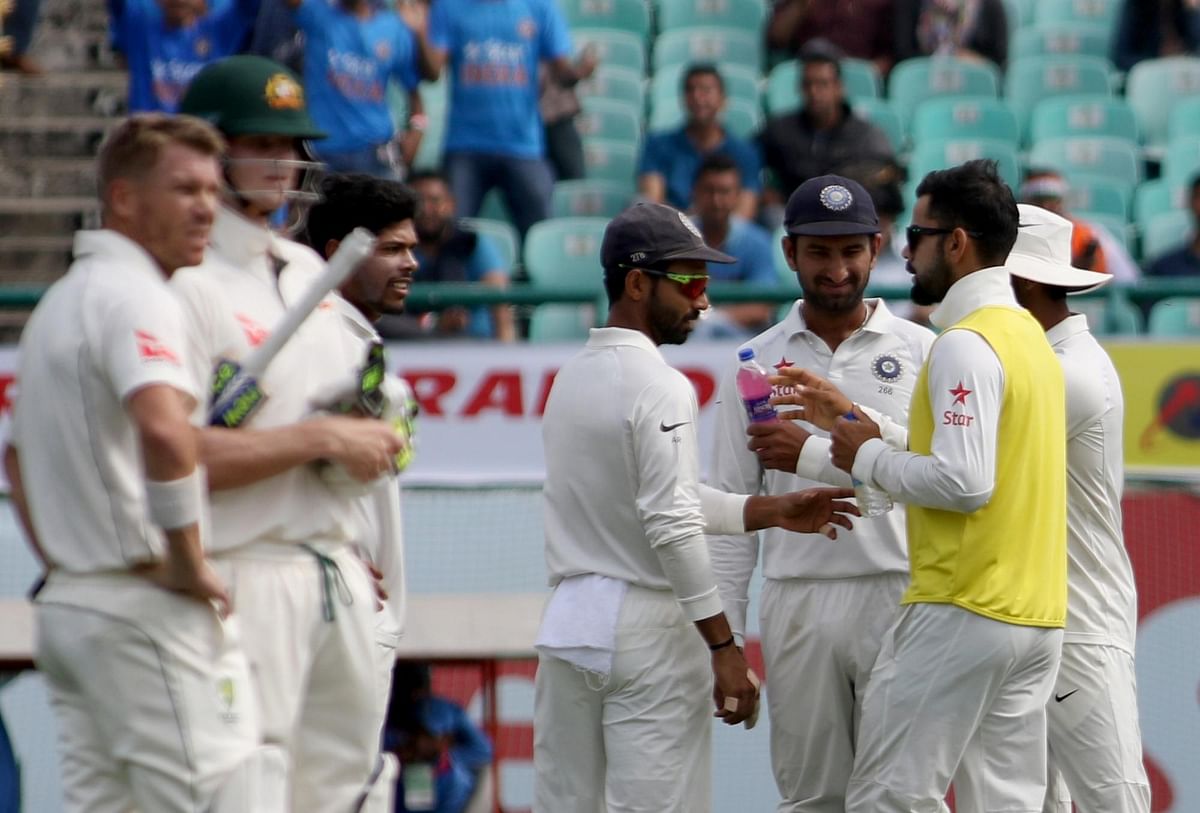 Watch Virat Kohli Turns ‘waterboy For Team India 5732